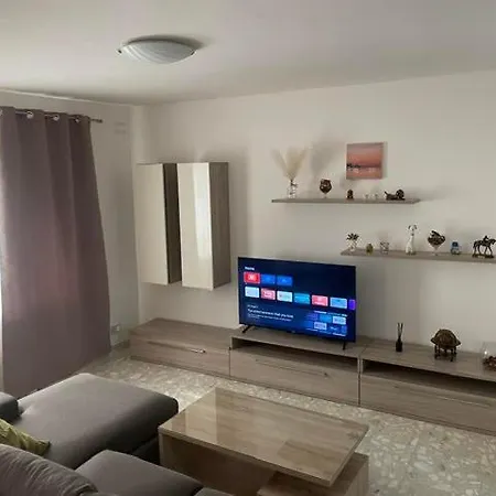 Spacious 3 Bedroom In The Heart Of St Julians San Giuliano