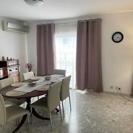 Spacious 3 Bedroom In The Heart Of St Julians Appartamento San Giuliano