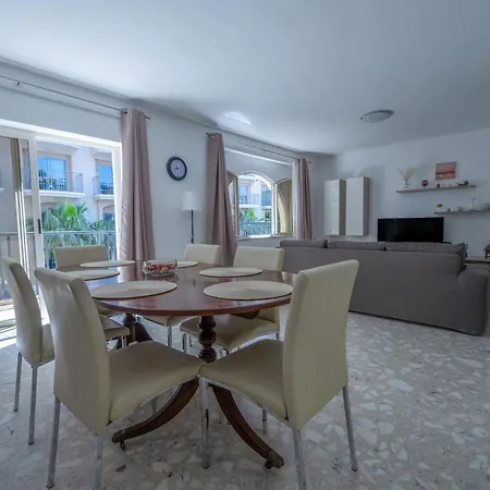 Appartamento Spacious 3 Bedroom In The Heart Of St Julians