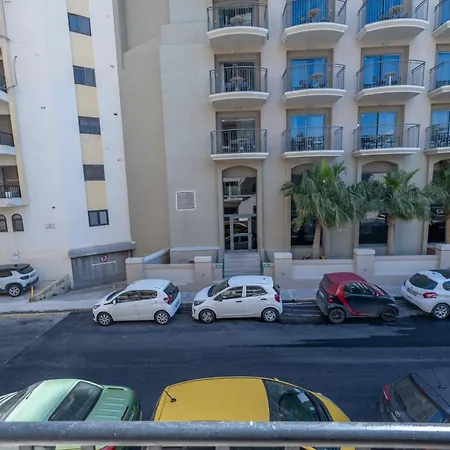 Appartamento Spacious 3 Bedroom In The Heart Of St Julians *