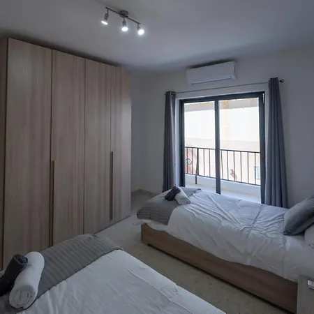 Appartamento Spacious 3 Bedroom In The Heart Of St Julians San Giuliano