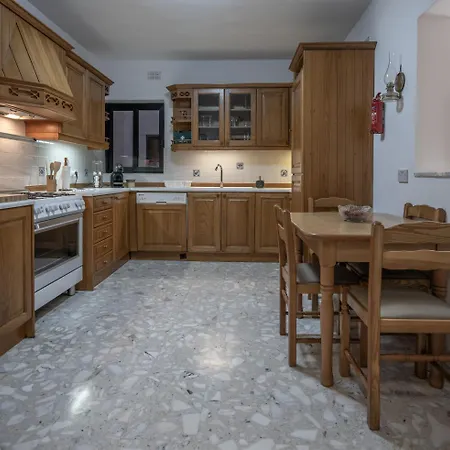 Spacious 3 Bedroom In The Heart Of St Julians San Giuliano