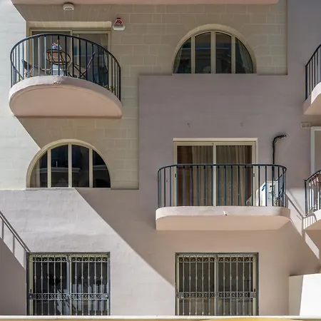 Spacious 3 Bedroom In The Heart Of St Julians *