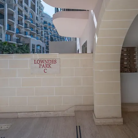 Spacious 3 Bedroom In The Heart Of St Julians * San Giuliano