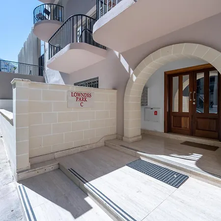 Appartamento Spacious 3 Bedroom In The Heart Of St Julians *