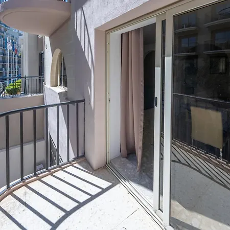 Spacious 3 Bedroom In The Heart Of St Julians * San Giuliano