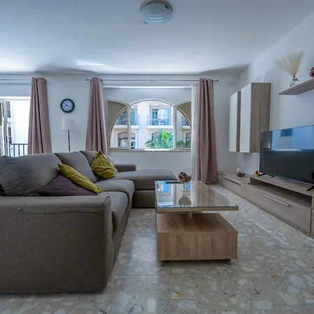 Spacious 3 Bedroom In The Heart Of St Julians Appartamento San Giuliano