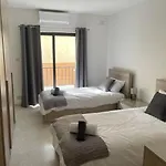 Spacious 3 Bedroom In The Heart Of St Julians *