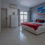 Spacious 3 Bedroom In The Heart Of St Julians