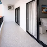 Spacious 3 Bedroom In The Heart Of St Julians Apartment