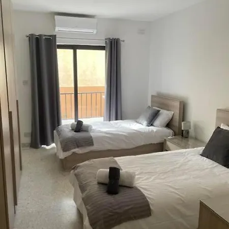 Spacious 3 Bedroom In The Heart Of St Julians *