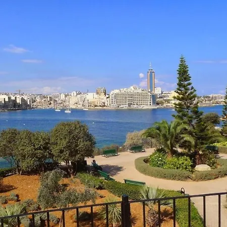 아파트 Spacious 3 Bedroom In The Heart Of St Julians