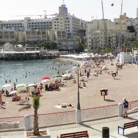 Spacious 3 Bedroom In The Heart Of St Julians דירה *