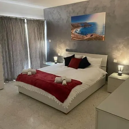 Spacious 3 Bedroom In The Heart Of St Julians Apartament *