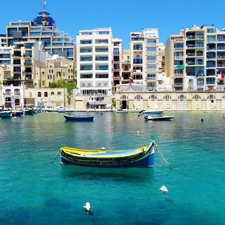Spacious 3 Bedroom In The Heart Of St Julians דירה
