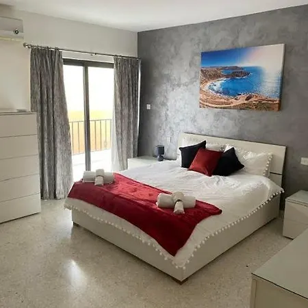 Spacious 3 Bedroom In The Heart Of St Julians Apartament St. Julian's