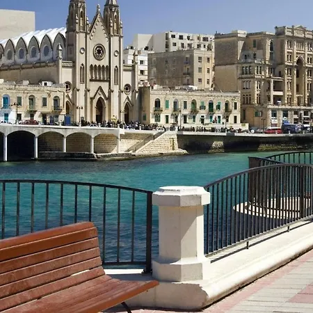 아파트 Spacious 3 Bedroom In The Heart Of St Julians