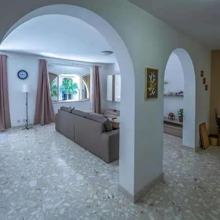 Spacious 3 Bedroom In The Heart Of St Julians דירה *