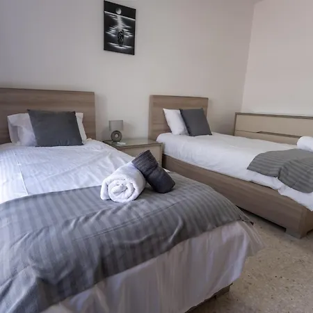 Spacious 3 Bedroom In The Heart Of St Julians