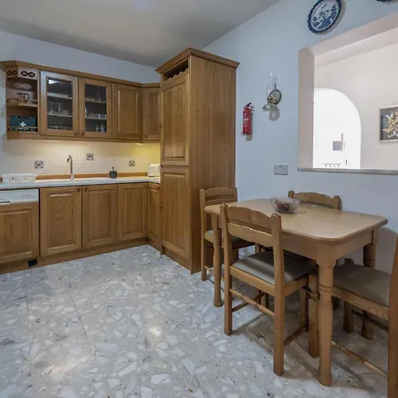 Spacious 3 Bedroom In The Heart Of St Julians Apartament *