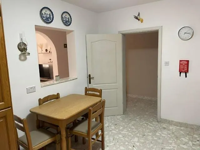 Spacious 3 Bedroom In The Heart Of St Julians 아파트 *