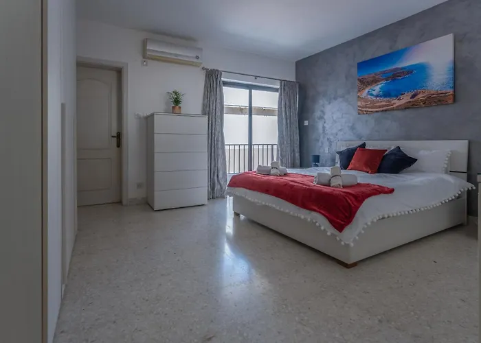 Spacious 3 Bedroom In The Heart Of St Julians