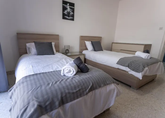 Spacious 3 Bedroom In The Heart Of St Julians