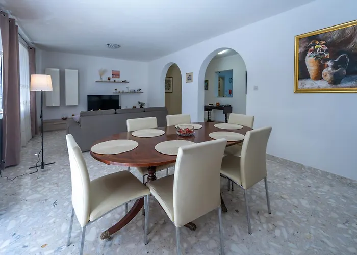 Spacious 3 Bedroom In The Heart Of St Julians 아파트 *