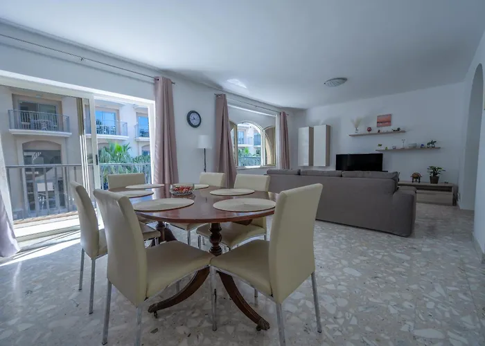 아파트 Spacious 3 Bedroom In The Heart Of St Julians