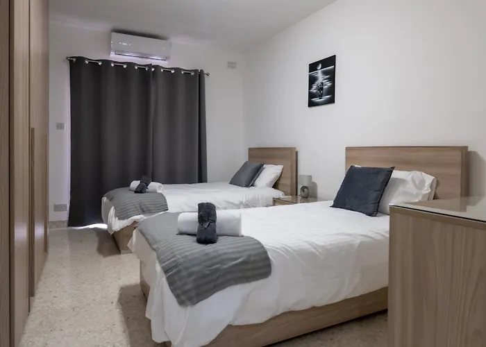 Spacious 3 Bedroom In The Heart Of St Julians 아파트 Saint Julian's