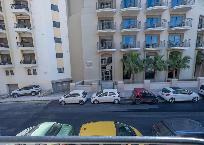 아파트 Spacious 3 Bedroom In The Heart Of St Julians *