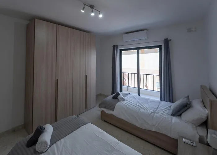 아파트 Spacious 3 Bedroom In The Heart Of St Julians Saint Julian's