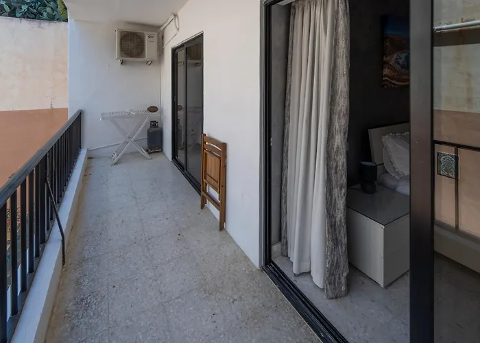 아파트 Spacious 3 Bedroom In The Heart Of St Julians