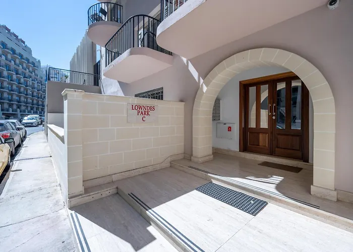 아파트 Spacious 3 Bedroom In The Heart Of St Julians *