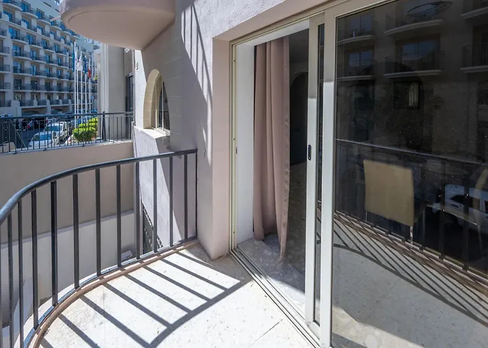 Spacious 3 Bedroom In The Heart Of St Julians * Saint Julian's