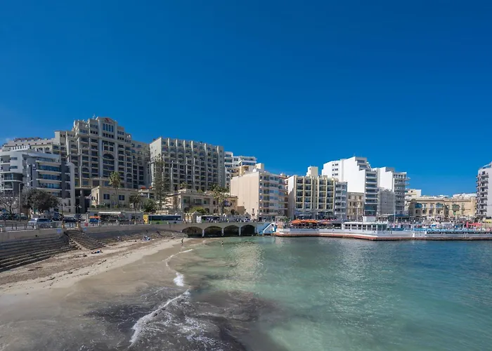 아파트 Spacious 3 Bedroom In The Heart Of St Julians