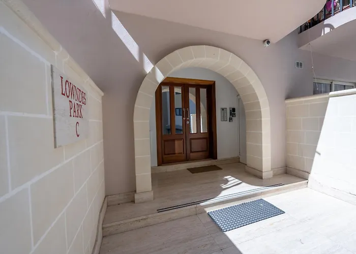 Spacious 3 Bedroom In The Heart Of St Julians 아파트 *