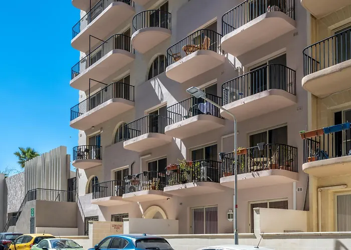 Spacious 3 Bedroom In The Heart Of St Julians